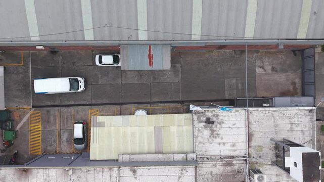 Dep&oacute;sito, f&aacute;brica y galp&oacute;n industrial vistos desde el exterior, infraestructura de producci&oacute;n y log&iacute;stica