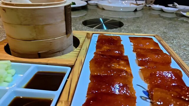Roasted Peking duck skin served with dipping sauce, vegetables, and chun bing spring pancakes, Cantonese Chinese Restaurant Food, Lunar New Year, Crispy Hong Kong Roasted Poultry, Luxury Dinner Lunch