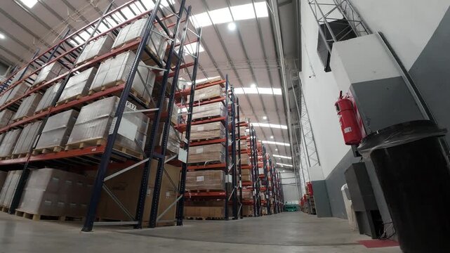 Dep&oacute;sito industrial y galp&oacute;n de f&aacute;brica, espacio de almacenamiento y log&iacute;stica en complejo industrial
