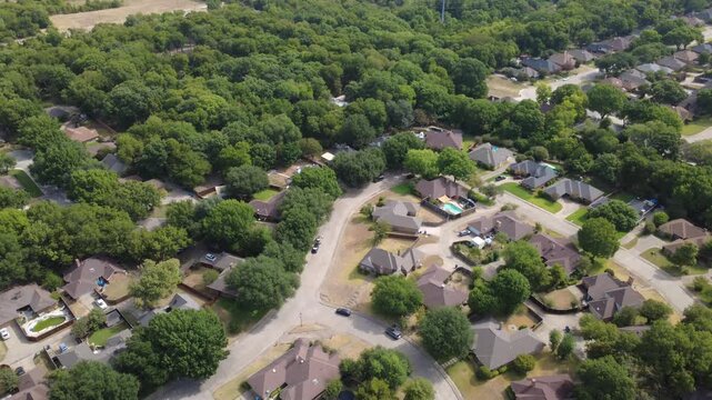 Winding residential avenues weave past Mesa Verde properties across southern suburbs. Private swimming pools, mature oak canopies, paved cul de sacs highlight established living, DeSoto, TX