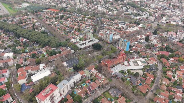 Vista a&eacute;rea de Ciudad Jard&iacute;n Lomas del Palomar, barrio residencial arbolado y urbanismo planificado en Tres de Febrero, Buenos Aires