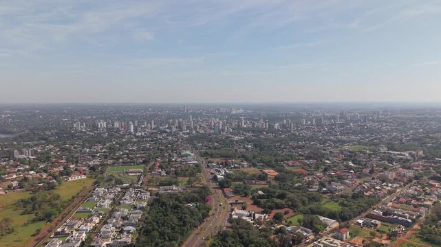 Vista a&eacute;rea general de Foz do Igua&ccedil;u, ciudad tur&iacute;stica brasile&ntilde;a de la Triple Frontera entre Brasil, Argentina y Paraguay