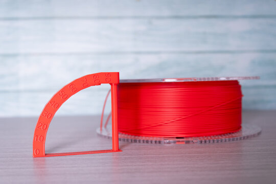 Angle test, overhang test, or protrusion test: measures the maximum angle capability of the 3D printer and filament.