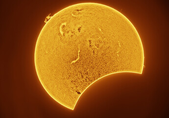 2026 Total Solar Eclipse - Chromosphere in Halpha © Azathoth Pics