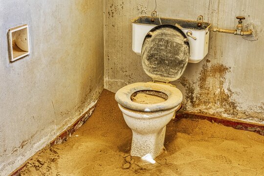 Toilet, Sand, Ruin, Kolmannskuppe, Ghost Town, L&uuml;deritz, Namibia
