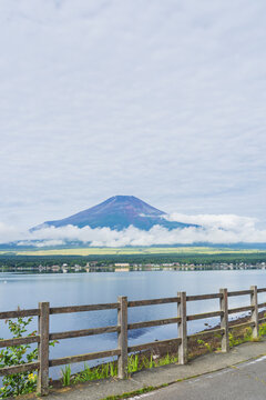 日本の風景｜山梨県・山中湖と富士山・長池親水公園付近から撮影・夏の富士山(8月)