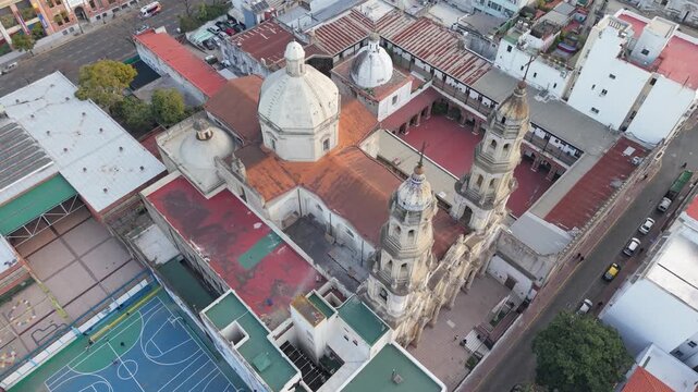Iglesia de San Pedro Gonz&aacute;lez Telmo vista desde dron, monumento hist&oacute;rico jesuita y patrimonio del casco hist&oacute;rico de Buenos Aires
