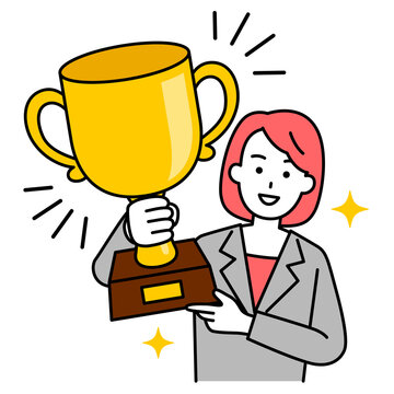 金のトロフィーを掲げるスーツの女性