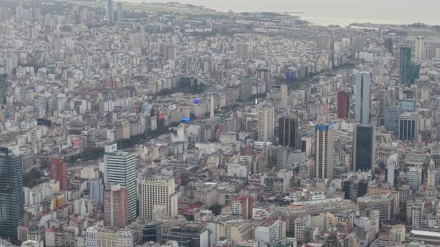 Vista a&eacute;rea de la Avenida 9 de Julio, el Obelisco y la ciudad de Buenos Aires, Argentina