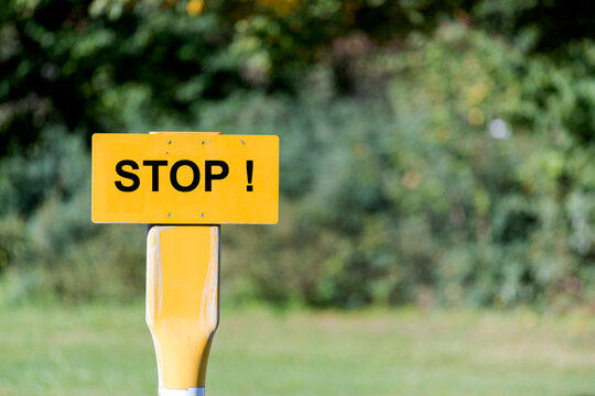 Stop - Hinweisschild