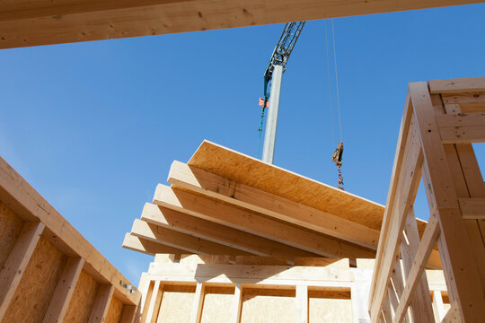 Europe, Germany, Rhineland Palantinate, Man installing and fixing wooden walls of prefabricated house