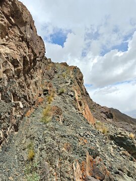 Mountain trail in the Stok gorge