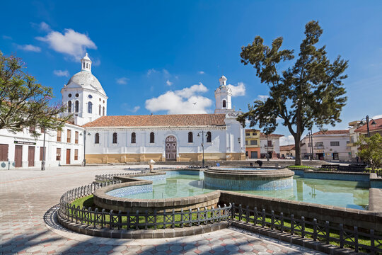 Ecuador, Cuenca, view San Sebastian church with fountain in the foreground