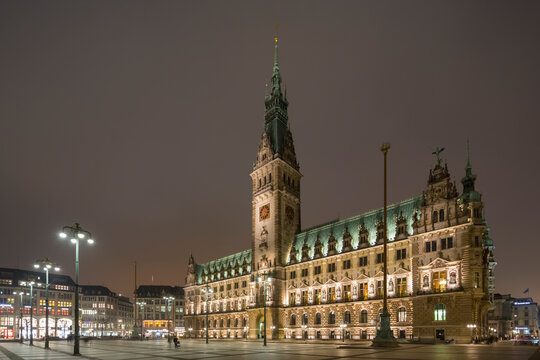 Germany, Hamburg, Town hall at night