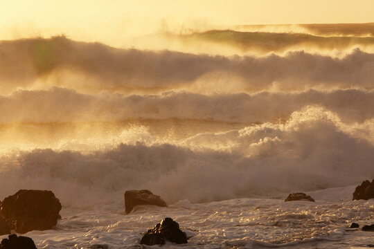 Spain, Canary Islands, La Gomera, La Playa, View of sea waves at dusk