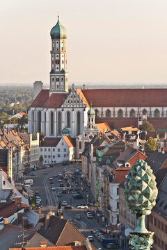 Germany, Bavaria, Augsburg, Maximilianstra�e, View of city with St. Ulrich's and St. Afra's church