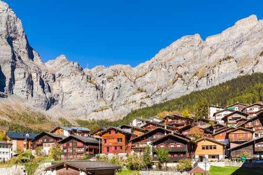 Switzerland, Valais, Leukerbad, houses and mountain massif