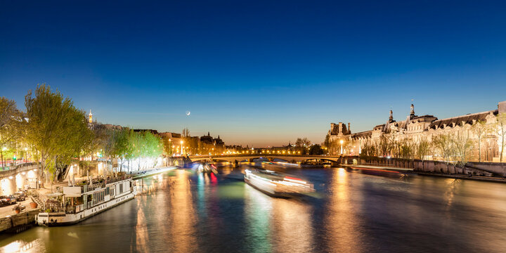 France, Paris, Pont du Carrousel with tourist boats at night