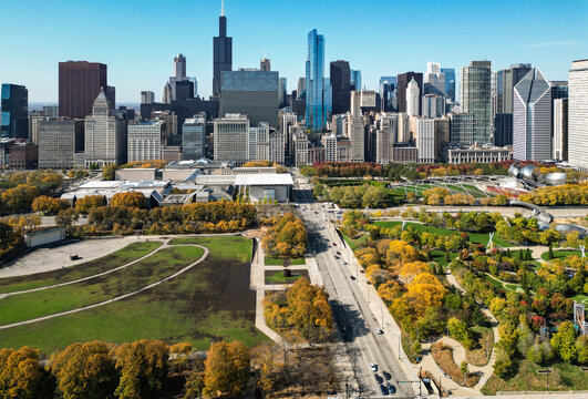 Cityscape with fall city park. Chicago cityscape skyline architecture. Skyscraper and landscape. Chicago cityscape. Downtown Chicago. Chicago downtown city park skyline. Autumn city park landscape