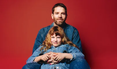 Sitting together, father and daughter show a close family bond in the studio © Jacob Lund