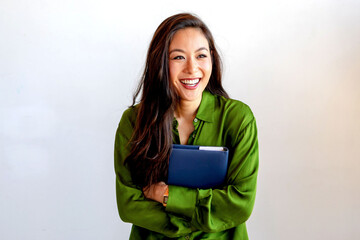 Obraz premium Confident woman holding notebook smiling.