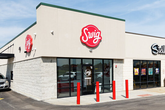 Crest Hill, IL, USA - August 18, 2026: Swig is a soda shop chain, founded in Utah, that offers dirty sodas, energy drinks, refreshers, and cookies. This is the first location in Illinois.