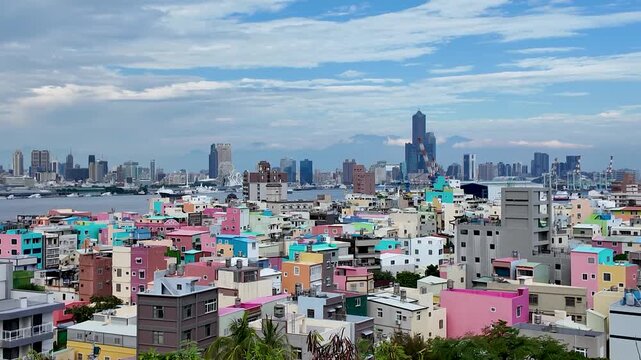 旗津の半山腰観景台から眺めるカラフルな町並み