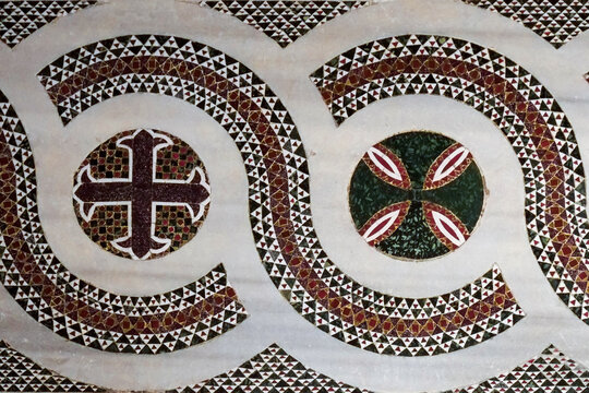 Mosaic floor pattern with cross and quatrefoil design