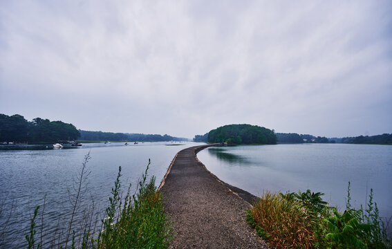 Scenic walkway leading to the historic Wiggly Bridge in York, widely known as one of the smallest suspension bridges in the world, York, Maine, New England, United States