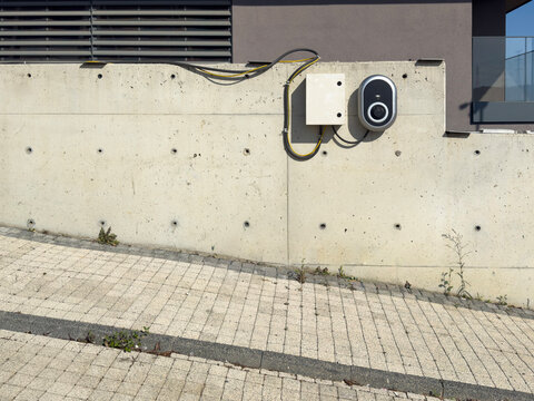 Wall Mounted Electric Vehicle AC Charging Station and Charger