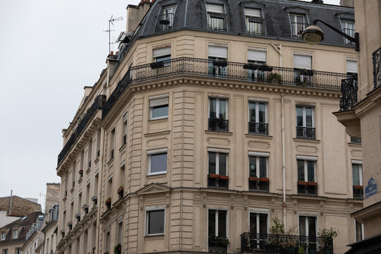 Traditional Parisian Buildings and Street Lamps on a Quiet Historic Street