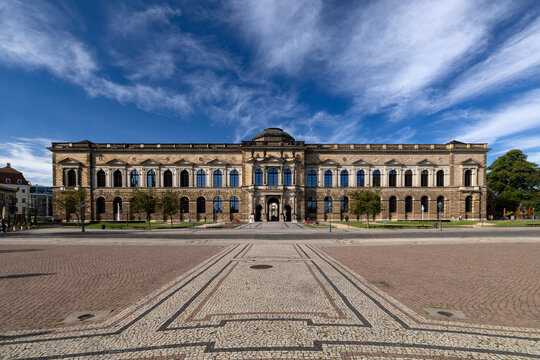 Gem&auml;ldegalerie Alte Meister, Theaterplatz, Dresden, Sachsen, Deutschland, 27.08.2026 < english> Old Masters Picture Gallery, Theaterplatz, Dresden, Saxony, Germany, August 27, 2026