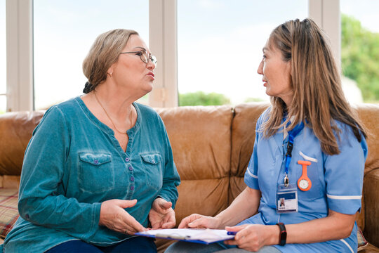 Meeting between a healthcare worker and patient in a cozy setting during the day