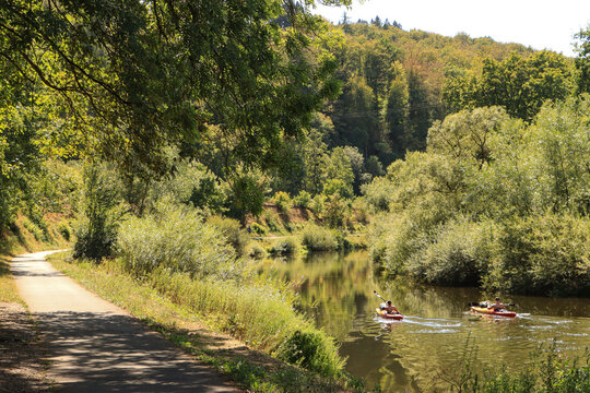 Sommer an der Lahn; Lahntalradweg bei Weilburg