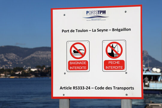 Panneau du port de Toulon et ses interdictions