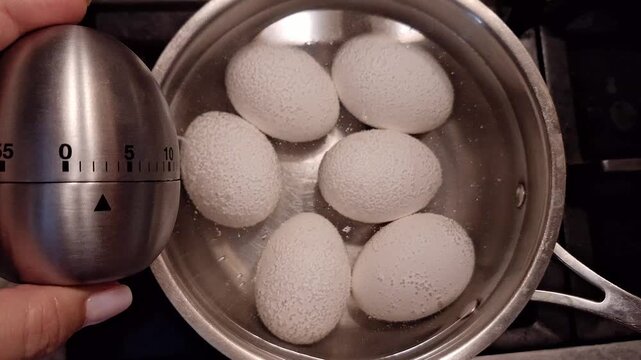 Perfectly Boiling Eggs: A Step-by-Step Guide with a Timer to Achieve the Ideal Hardness for Your Breakfast Recipe