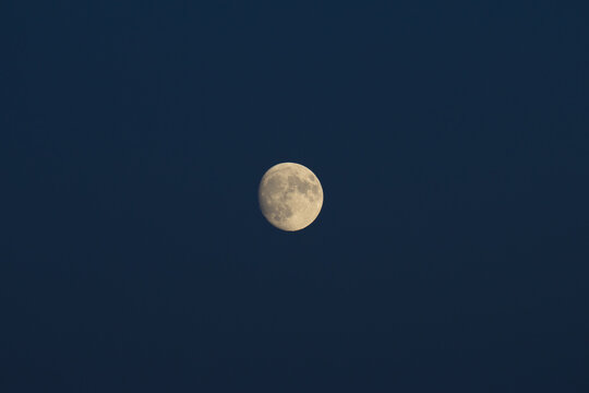 Full moon in a nigh sky