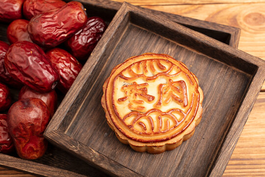 Chinese style traditional jujube mooncake