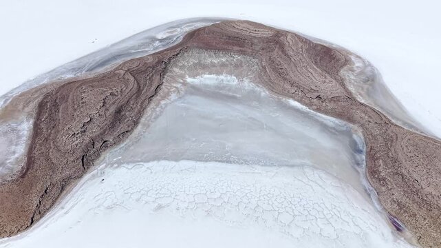 Aerial view of salt formations in Salar de Uyuni, Bolivia