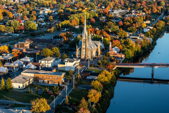 Vue a&eacute;rienne Sainte-Marie de Beauce avec les couleurs automne 