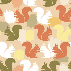 Naklejka premium Seamless pattern featuring colorful squirrel silhouettes in white, orange, and olive green with abstract paint brushstrokes on a neutral beige background for autumn decor.