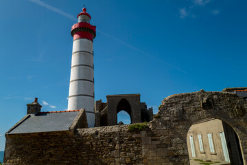 Le phare de la pointe Saint-Mathieu à Plougonvelin dans le Finistère © sebastien rabany