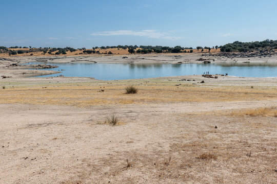 Almond Beach. Landscape with waters of the Almendra Reservoir, countryside and holm oaks, Zamora, Castile and Le&oacute;n, Spain.