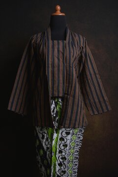 Traditional Indonesian Kebaya with Lurik Pattern or vertical pattern with batik skirt on a display mannequin