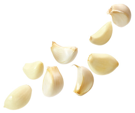 Peeled and unpeeled garlic cloves