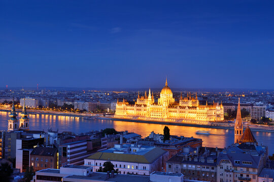 Hungary, Budapest, View to River Danube and Parliament Building, Blue hour