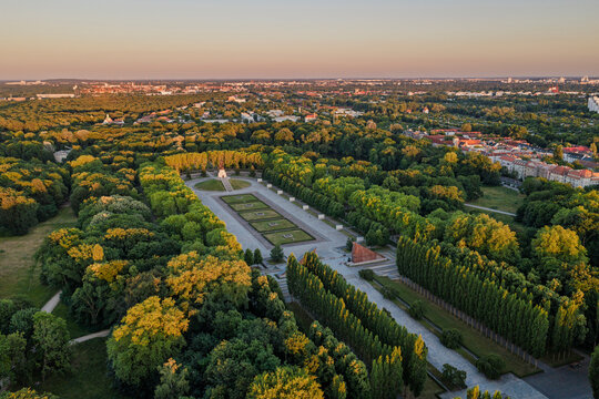 Drone captures the Soviet memorial in a Berlin park at sunset