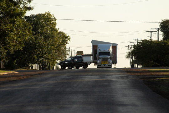 Escort vehicle in front of a truck carrying housing