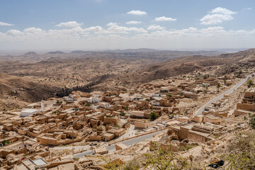 Obraz premium Traditional Berber village of Toujane built into the mountains of southern Tunisia-Toujane, Gabès Governorate, Tunisia — June 13, 2026