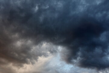 Obraz premium Dark sky with rain clouds, autumn rainy weather, storm clouds in the sky, dark dramatic clouds with rain clouds, storm 